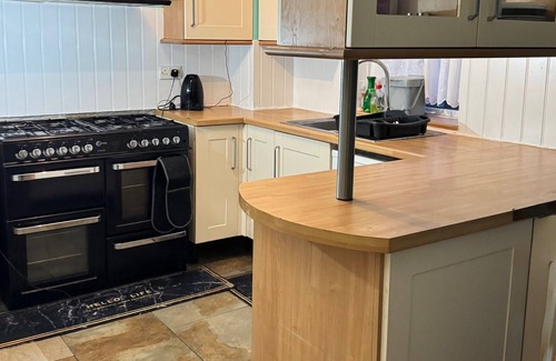 Sittingbourne Casa | Elegant 3Br w/ Free Parking, Garden, Pet Friendly