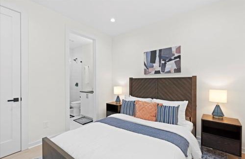 Charlotte Apartamento | Elegant 3BR3.5BA Modern Charlotte Townhouse
