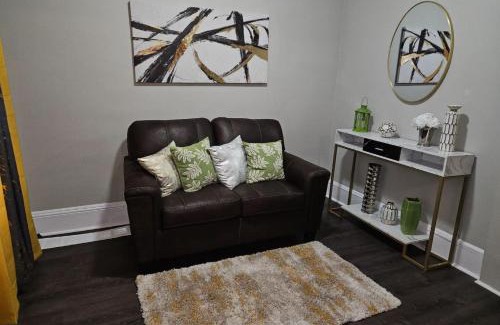 Hough Casa | Elegant 4 Bed Room at Cleveland Clinic Area