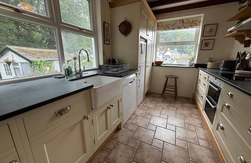 Dwygyfylchi Casa | Elegant 4-Bed Pet-Friendly Retreat in Snowdonia