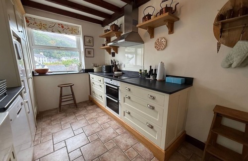 Dwygyfylchi Casa | Elegant 4-Bed Pet-Friendly Retreat in Snowdonia