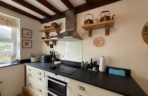 Dwygyfylchi Casa | Elegant 4-Bed Pet-Friendly Retreat in Snowdonia