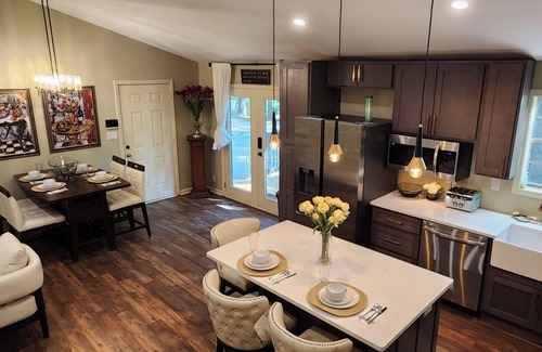 Cliftondale Casa | Elegant 4bdrm/3bth home on Wolf Creek Golf course!