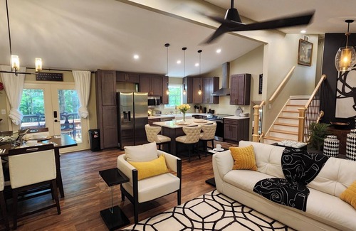 Cliftondale Casa | Elegant 4bdrm/3bth home on Wolf Creek Golf course!