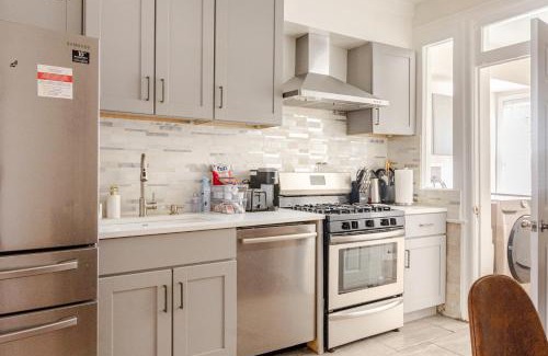 Near Northeast Casa | Elegant 4BR & 4BA House in DC