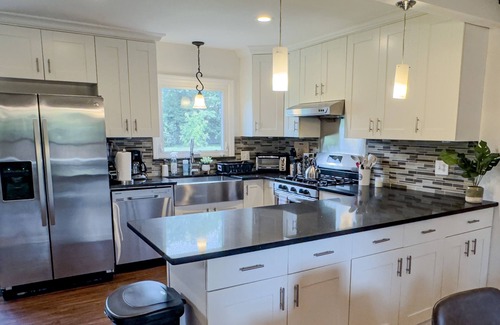 Princeton Casa | Elegant 4BR Princeton Escape Game Rm Big Yard
