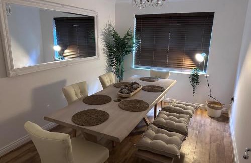 Runnymede Casa | Elegant 5 Bed 5 Bath Home