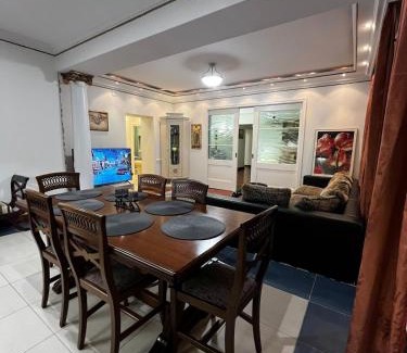 Kesklinn Apartamento | Elegant 5 bedr apartment with sauna in the centre, near Viru and Old Town, with private parking
