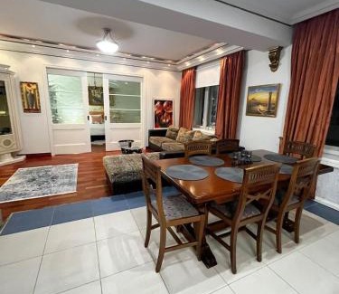 Kesklinn Apartamento | Elegant 5 bedr apartment with sauna in the centre, near Viru and Old Town, with private parking
