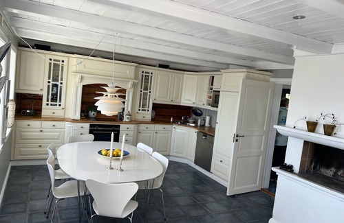 Risor Casa | Elegant 5-bedroom waterfront home in charming Risør, Norway