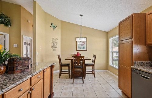 Orange Tree Villa | Elegant 5bd / 4ba Villa with pool / Spa near Disney