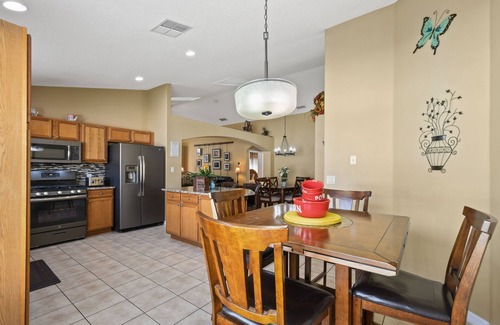 Orange Tree Villa | Elegant 5bd / 4ba Villa with pool / Spa near Disney