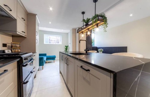 Crofton Park Casa | Elegant 5BR house w/garden & terrace, SE London