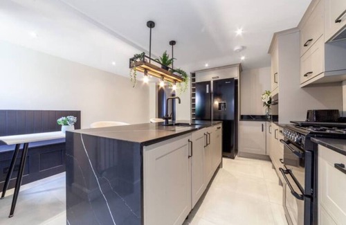 Crofton Park Casa | Elegant 5BR house w/garden & terrace, SE London