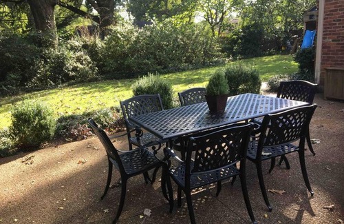 Audubon Park Casa | Elegant 6 Bedroom Home in Heart of Memphis