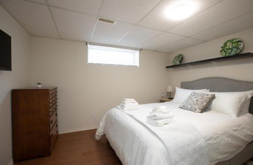 Fort Gary Casa | Elegant 6 Bedroom House Near U of Manitoba