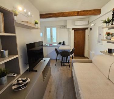 Old Town Apartamento | Elegant and beautiful in the heart of Modena