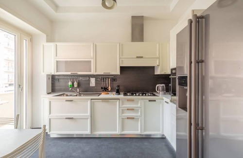 Monte Sacro Apartamento | Elegant and Bright Apartment with Metro Nearby