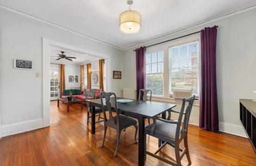 Charlotte Apartamento | Elegant and Colorful 1BR with Covered Porch