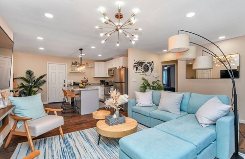 Antioch Casa | Elegant and Cozy Antioch Getaway- MAIN house