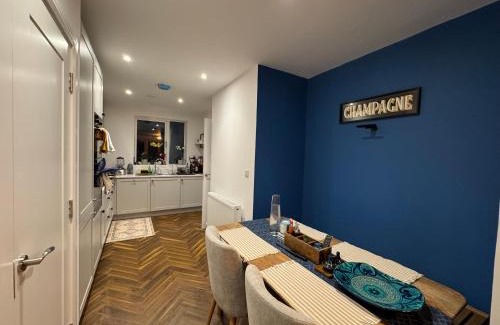 Ongar Casa | Elegant and Cozy room in quiet estate