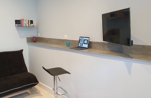 Granville Apartamento | Elegant and functional 2-room studio, 5 minutes from the train station and 10 minutes from the beach!