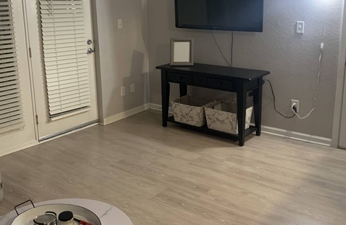 Beavercreek Apartamento | Elegant and Romantic1 bedroom Apartment Right across the street from the Green !