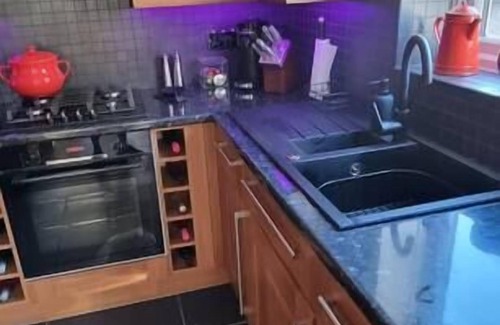 Bont Newydd Casa | Elegant and Spacious Four Bedroomed Residential House, Great place to anchor to visit Snowdonia and