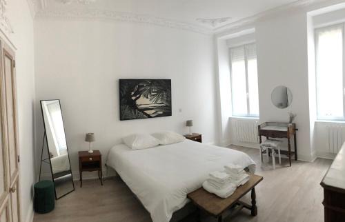 Tournon-sur-Rhone Apartamento | Elegant Apartment in Historic Center of Tournon