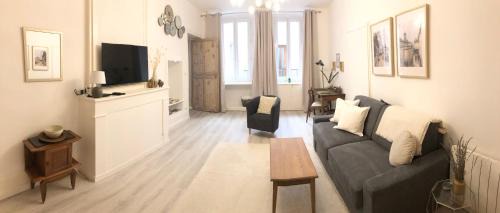 Tournon-sur-Rhone Apartamento | Elegant Apartment in Historic Center of Tournon