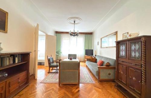 Lagymanyos Apartamento | Elegant Apartment
