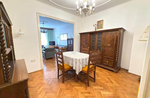 Lagymanyos Apartamento | Elegant Apartment