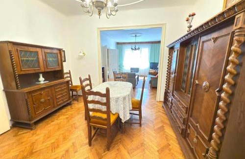 Lagymanyos Apartamento | Elegant Apartment