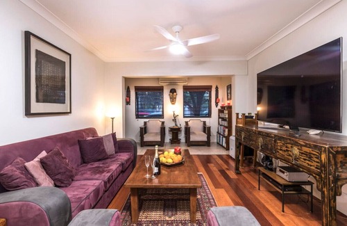 Alexandria Apartamento | Elegant Apartment in Trendy Alexandria