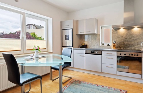 Pradl Apartamento | Elegant Apartment in Innsbruck near Golden Roof