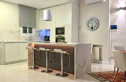 Ciutat Vella Apartamento | Elegante apartamento de 130 metros, 3 habitaciones y 3 Baños en el Paseo Colon