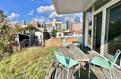 Boerum Hill Apartamento | Elegant apartment on Brooklyn's bustling Smith Street.