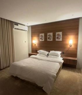Riyadh Apartamento | Elegant apartment with a hall and bedroom