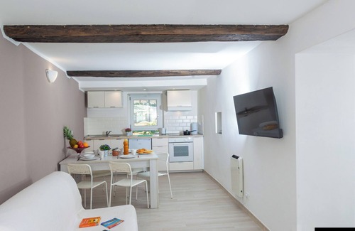 Maddalena Apartamento | Elegant Apartment with a Breathtaking View over the Renaissance Genoa.