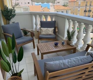 Les Baumettes Apartamento | Elegant Apartment with Sea View and Swimming pool