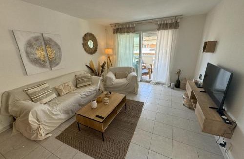 Les Baumettes Apartamento | Elegant Apartment with Sea View and Swimming pool