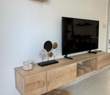 Les Baumettes Apartamento | Elegant Apartment with Sea View and Swimming pool