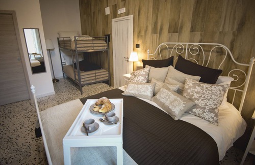 Historical Downtown Salerno Cama Y Desayuno | Elegant B&B Il Vicolo storico
