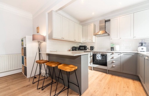 Grove Apartamento | Elegant, bright flat, free parking | Pass the Keys