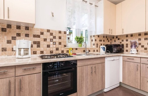 Brsec Apartamento | Elegant Brsec Apartments with Sea View - Three Bedroom Apartment with Sea View