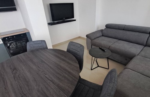 Brsec Apartamento | Elegant Brsec Apartments with Sea View - Two Bedroom Apartment with Sea View