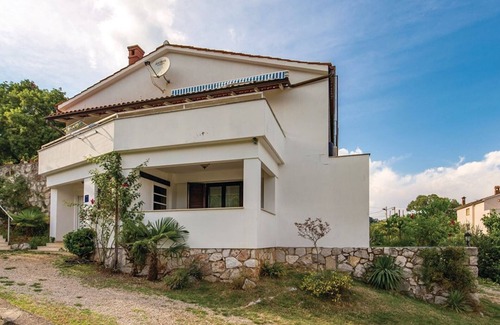 Brsec Apartamento | Elegant Brsec Apartments with Sea View - Two Bedroom Apartment with Sea View
