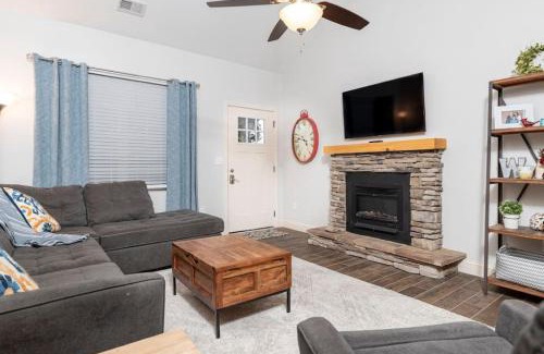 Townsend Casa | Elegant Cades Cove Condo with Community Pool