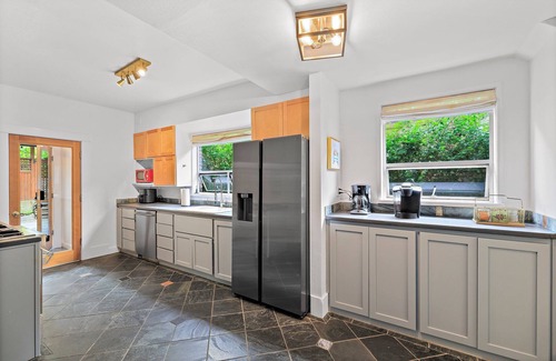 Stevens Casa | Elegant Capitol Hill Home 8BR Near Parks & Dining