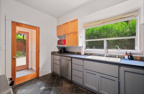 Stevens Casa | Elegant Capitol Hill Home 8BR Near Parks & Dining